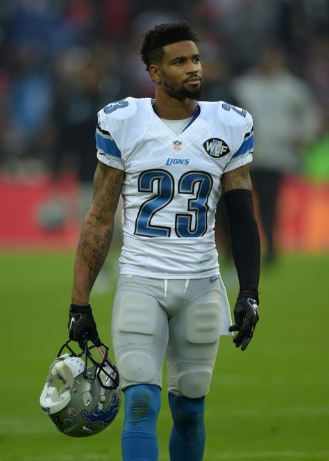 Darius slay is a cornerback in the NFL for the Detroit lions. He is one of my favorite players in the league and a great role model. Through watching him I have a greater understanding of how to play the position and  lock down a receiver. Darius Slay, Hockey Cup, Nfl Football Players, Lycra Men, Male Celebrities, Nfl Gear, The League, Role Model, Nfl Players