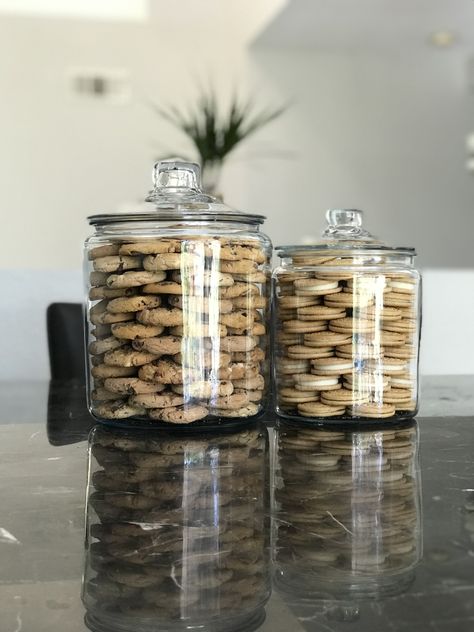 Cookie Jar Ideas Decoration, Cookie Jar Ideas, Cookie Jar Decor, Jar Filler Ideas, Spa Cookies, Organize Ideas, Jar Fillers, Kitchen Countertop Decor, Large Glass Bowl