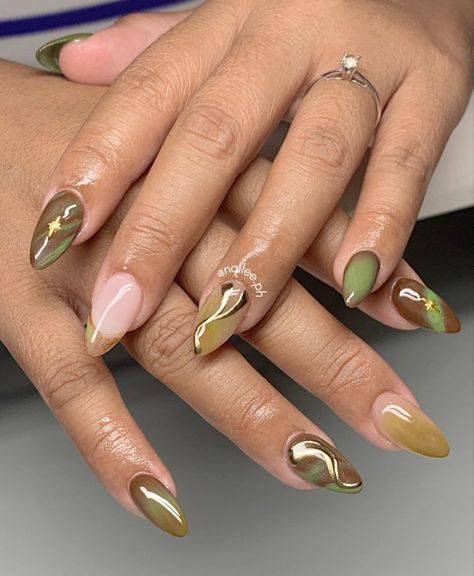 Nail Art For Brown Skin, Airbrush Nails Short, White Green Nails, Elegant Nails Coffin, Nude Nails Square, Almond Nails Black Women, Brown And Blue Nails, Brown And Green Nails, Tan Skin Nails