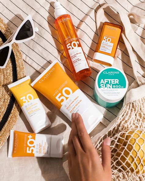 https://www.clarins.co.uk/skincare-sun-sun-protection/410/ Sun Screen Aesthetic, Sunblock Aesthetic, Square Knot Bracelet, Sunscreen Packaging, Sun Protection Cream, Cosmetic Creative, Macrame Bracelet Tutorial, Spf Face, Sun Screen