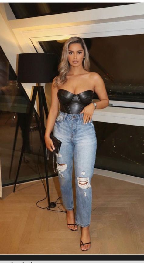 Jean And Leather Outfit, Leather Top And Jeans Outfit, 30th Birthday Party Outfit Guest, Outfits To Wear To A Bar, Concert Chic Outfit, Marc Anthony Concert Outfit, Miami Airport Outfit, Miami Outfits Night Club, Diner Outfits Night Casual