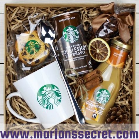 Caramel Drink, Starbucks Caramel Drinks, Coffee Hampers, Drink Starbucks, Surprise Cookie, Coffee Gift Sets, Homemade Gift Baskets, Christmas Gift Baskets Diy, Starbucks Caramel