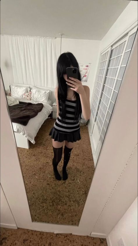 Alternative Chic, Babydoll Grunge, Coquette Icon, Doll Angel, Aesthetic Emo, Pfp Discord, Emo Aesthetic, Dark Coquette, Emo Dresses