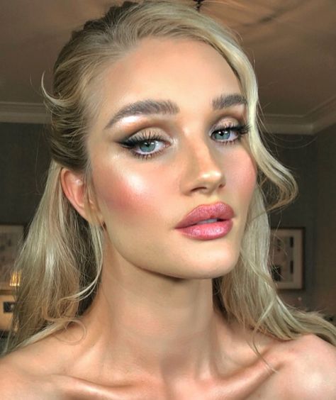 femme fatale on Twitter: "Rosie is unreal… " Rosie Huntington Whiteley Makeup, Trucco Glam, Dramatic Eyeliner, Nude Pink Lipstick, Amazing Wedding Makeup, Eyeliner For Hooded Eyes, Wedding Hairstyles And Makeup, Best Wedding Makeup, Wedding Makeup Tips