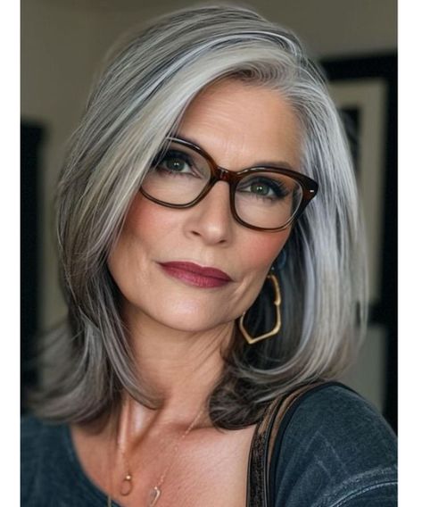 Grey Hair And Glasses, Hair And Glasses, Tiny Crochet, Gorgeous Gray Hair, Grey Hair Inspiration, Hairstyles With Glasses, Hairstyles For Women Over 50, Haircuts For Medium Hair, Crochet Crop