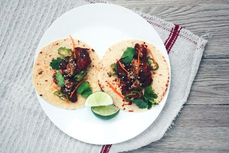 Korean fried chicken tacos Fried Chicken Tacos Recipe, Vinegar Carrots, Fried Chicken Tacos, Fried Chicken Taco, Korean Fried Chicken Recipe, Chicken Tacos Recipe, Chicken Corn, Chicken Taco Recipes, Chicken Chunks