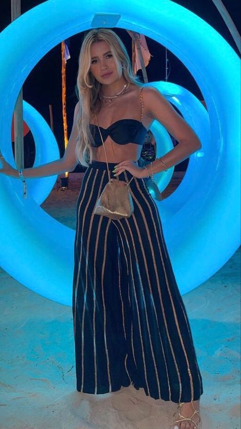 Ibiza Beach Party Outfit, Summer Night Outfit, Beach Party Outfits, Ibiza Outfits, Outfit Looks, Clothing Blogs, Looks Party, Beach Outfits, Beachwear Fashion