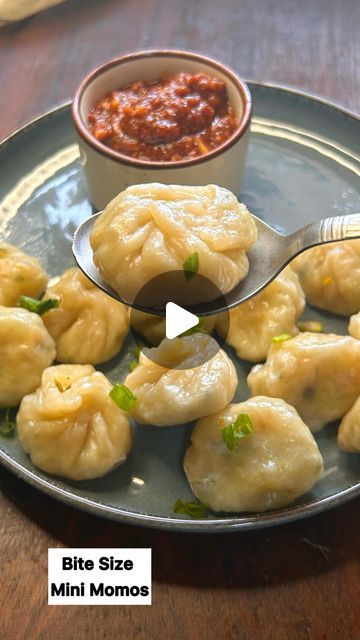 Momos Recipe, Cabbage Carrot, Coriander Leaves, Small Bites, Bite Size, Chopper, Food Inspiration, Carrots, Dough