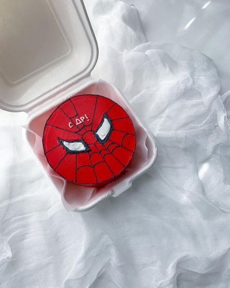 Mini Cake Spiderman, Spiderman Things, Lunch Cake, Picnic Cake, Superhero Crafts, Korean Cake, Spiderman Cake, Bento Cake, Balloon Gift