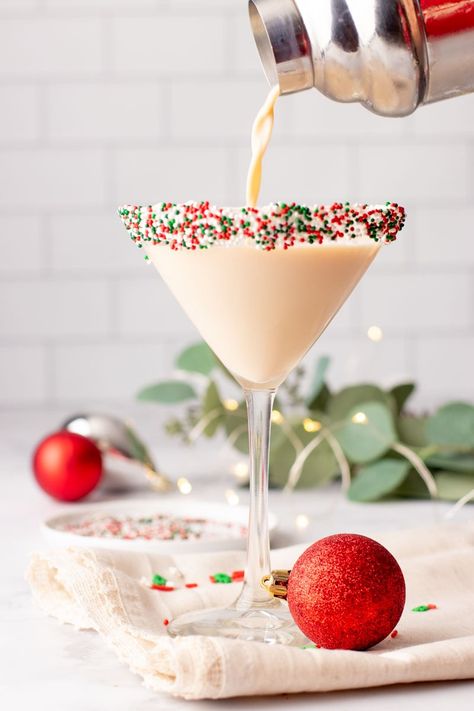 Christmas Sugar Cookie Shots, Sugar Cookie Drink Recipe, Mocktails For Christmas Holiday Parties, Clausmopolitan White, New Years Martini Recipes, Christmas Food And Drink Ideas, Holiday Entrees Main Dishes, Christmas Drinks For Adults, Christmas Snacks For Party Appetizers