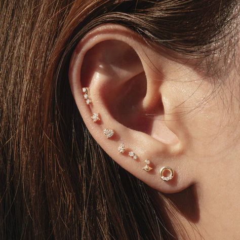 Ear Piercing Ideas, دورة شهرية, Ear Piercing Studs, Cool Ear Piercings, Pretty Ear Piercings, Cute Ear Piercings, Ear Party, Piercings Unique, Piercing Ideas