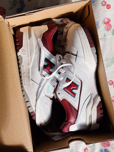 Maroon and blue New Balance 550s #newbalance #NB #newbalance550 #sneakers #fashion Nee Balance, Nb 550, Burgundy Outfits, New Balance 550s, Burgundy Outfit, All Nike Shoes, Idea Pins, New Balance Sneaker, Sneakers Fashion