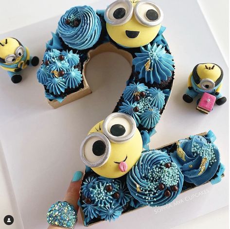 Minion Number Cake, Number 2 Cakes, Birthday Number Cake, 3 Minions, Minion Birthday Cake, Minions Party, Minion Theme, Cake Mini, Minnie Rose