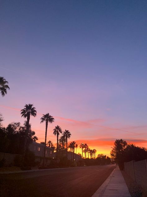 Sunset Las Vegas, Las Vegas Desert Aesthetic, Las Vegas Nevada Aesthetic, Las Vegas Houses, Prank Pics, Las Vegas Sunset, Aesthetic Las Vegas, Vegas Pics, Vegas Sunset