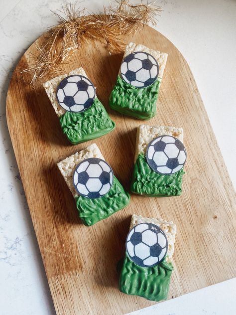 Soccer Theme Treats, Soccer Treat Bags, Soccer Treats, Soccer Snacks, School Soccer, High School Soccer, Themed Treats, Soccer Theme, Rice Krispies Treats