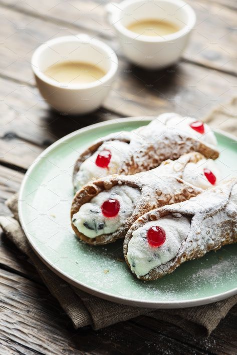 Cannolo Siciliano. Typical Sicilian dessert with ricotta cheese, selective focus photograph. #food #photography #dessert #baking #cuisine #sweet #gourmet #homemade #snack Ricotta Cheese Desserts, Cannoli Dessert, Sicilian Cannoli, Olive Appetizer, Cannoli Siciliani, Pane Casereccio, Cherry Candy, Food Drink Photography, Eat The Rainbow