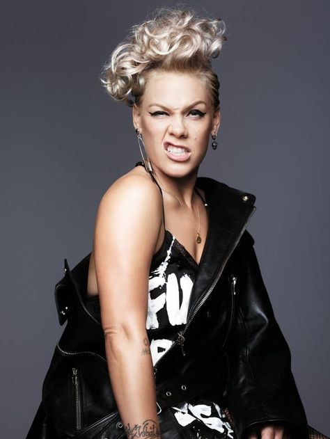 Alecia Moore, Alecia Beth Moore, Pink Singer, Pink Images, Wallpaper Photo, Penelope Cruz, Female Singers, Pink Tops, Hd Wallpaper