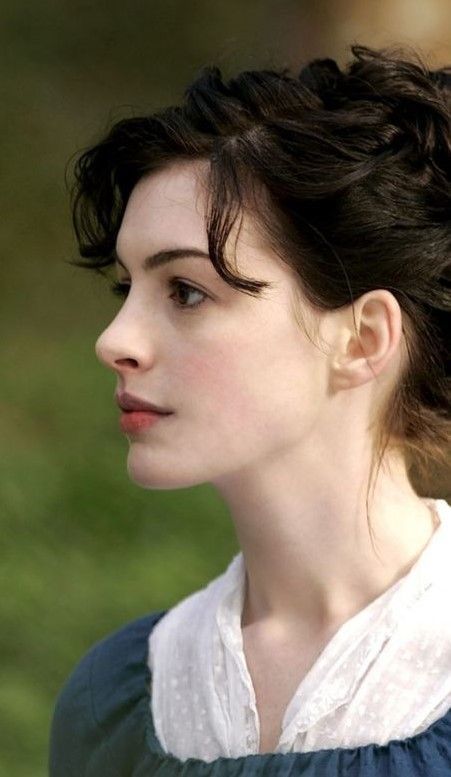 Anne Hathaway Nose Job, Anne Hathaway Side Profile, Ann Hathaway, Perfect Nose, 얼굴 그리기, Female Profile, Nose Job, Face Photography, Anne Hathaway