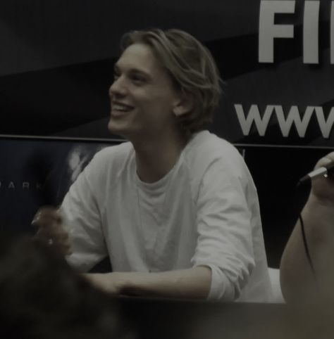 Jamie Campbell Bower Short Hair, Jamie Campbell Bower Boyfriend Material, James Campbell, Jamie Bower, Harry Potter Severus Snape, Jace Wayland, Hot British Men, Jamie Campbell, Jamie Campbell Bower