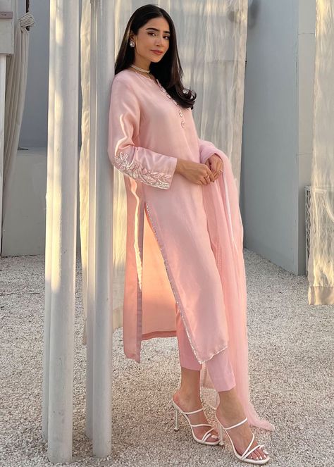 Bloom Pink - Laam Plain Shalwar Kameez Simple, Pink Suits Women, Pink Kurti, Desi Dress, Pakistani Fashion Casual, Vogue Wedding, Yoga Outfits, Simple Pakistani Dresses, Stylish Dress Book