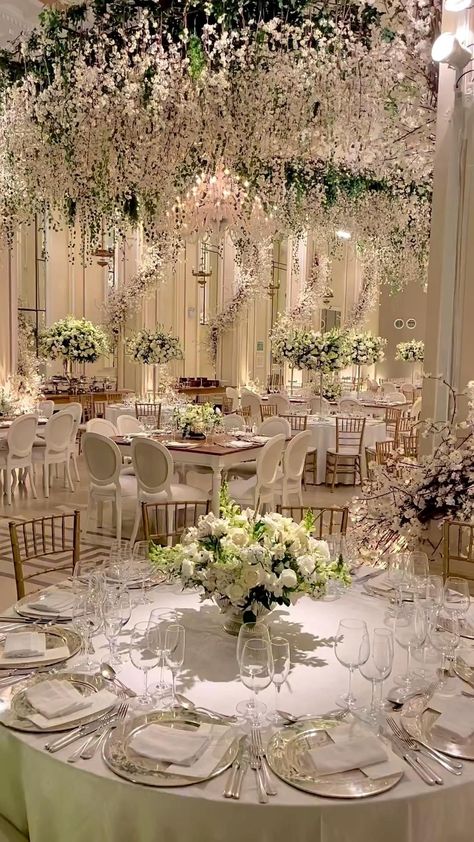 Garden Wedding Reception Outdoor, Dream Garden Wedding, Wedding Reception Outdoor, Weddings Decorations Elegant Romantic, Indian Wedding Venue, Outdoor Wedding Decor, Elegant Wedding Themes, Dream Wedding Reception, Wedding Hall Decorations