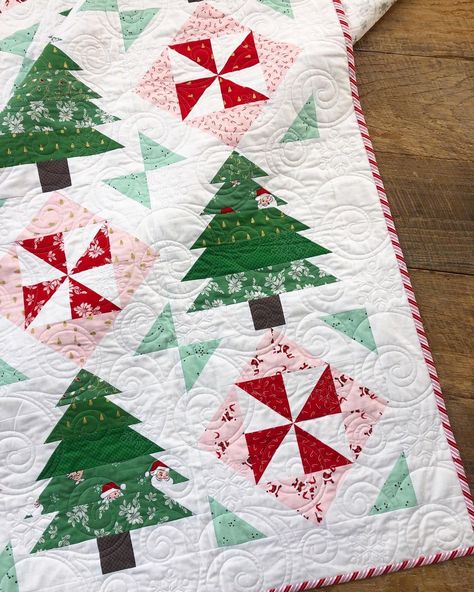 Amanda Niederhauser on Instagram: “One of my favorite Christmas quilts!! Peppermint Forest 🎄is a free pattern in my blog!! #peppermintforestquilt #peppermintforest…” Pink Christmas Quilt, Christmas Quilting Projects Free, Christmas Patchwork Quilt, Easy Christmas Quilts, Quilting Projects Ideas Free Pattern, Peppermint Quilt, Christmas Quilt Patterns Free, Christmas Quilt Blocks Free Pattern, Christmas Quilts Ideas Free Pattern