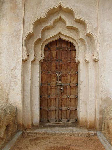 Hampi Karnataka, Karimun Jawa, Cottage Door, Storybook Cottage, Cool Doors, The Shire, Indian Architecture, Old Door, Old Doors