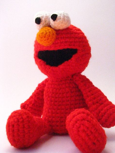 amigurumi elmo by my picuu, via Flickr Crochet Cartoon, Crocheted Toys, Crochet Disney, Crochet Animals Free Patterns, Crochet Amigurumi Free, Fun Crochet Projects, Crochet Diy, Crochet Bear, Crochet Baby Patterns