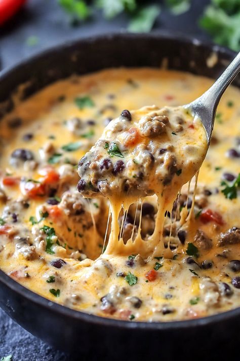 Alcohol Food Recipes Dinner, Hamburger Queso Dip, Caso Dip, Quest Dip, Cowboy Queso Dip, Cowboy Dip, Cowboy Queso, Finger Food Party, Fast Appetizers Easy