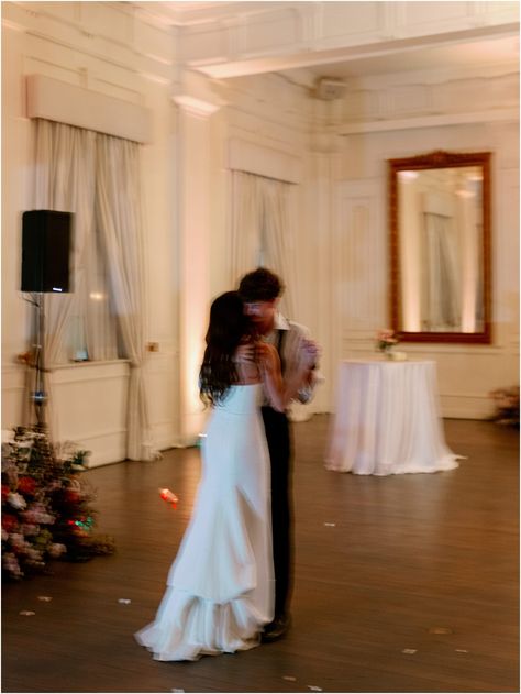 Private last dance for bride and groom before leaving their wedding day. Bride And Groom Private Moment, Private Dance Wedding, Private Last Dance Wedding, Last Dance Wedding, Wedding Dance Photos, Private First Dance, Dance For Bride, Farmer Wedding, Dancing Wedding