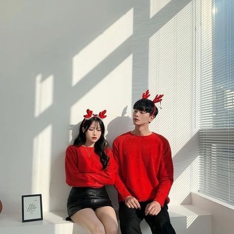 Valentine Couple Outfits, Couple Outfits Korean, Academia Inspiration, Korean Couple Outfits, Matching Outfits For Couples, Grunge Wear, 80s Skater, Soft Ideas, Outfits For Couples