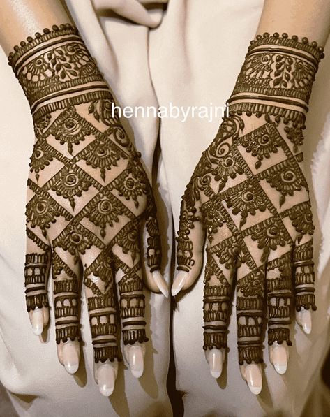 Back Hend Mahendi Design, Mhandi Degins For Girl, Mehandi Designs Images, Squirrel Silhouette, Mehandhi Designs, Indian Mehndi Designs, मेहंदी डिजाइन, Mehndi Designs For Kids, Very Simple Mehndi Designs