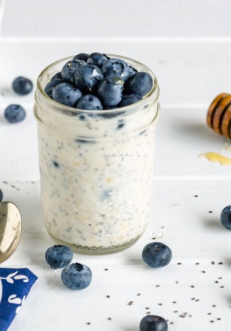 21 Day Fix Blueberry Overnight Oats - Carrie Elle 21 Day Fix Overnight Oats, Coconut Oats, 21 Day Fix Breakfast, Overnight Oats In A Jar, Overnight Oats With Yogurt, Blueberry Overnight Oats, Overnight Recipes, Overnight Oatmeal Recipes, 21 Day Fix Meal Plan