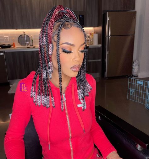 Long Braids With Beads Black Women, Maroon Braids With Beads, Red Braids With Beads, Short Knotless Braids With Beads, Black Knotless, Short Knotless, Beads Braids, Braid Beads, Short Box Braids Hairstyles