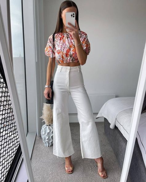 Fashion Blog on Instagram: “Choose you like 🤍 follow @modacumba . Credit @whatemwore . #imwearingri #outfitoftheday” Whatemwore Summer, Outfit Semiformal Verano, Pantalon Blanco Outfit, Blouses With Jeans, Semiformal Outfit, Outfit Semiformal, Outfits Floral, Spring Outfits Dresses, Outfit Styling