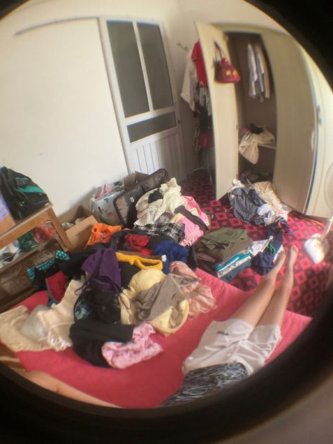 Pile Of Clothes Aesthetic Messy, Pile Of Clothes Aesthetic, Pile Of Clothes, Room Clothes, Messy Closet, Messy Room, Vide Dressing, Girl’s Room, Clothes Aesthetic