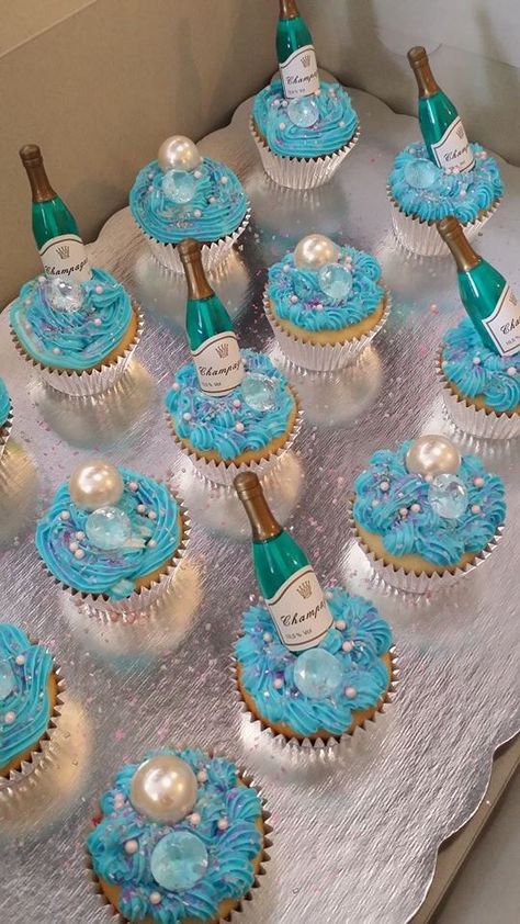 Diamonds Are A Girls Best Friend Party, Diamond Cupcakes, Bisexual Wallpaper, Bid Day Themes, Friends Party, Bridal Brunch, Pretty Cakes, 16th Birthday, Bridal Showers