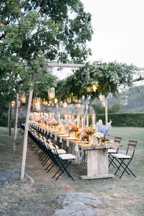 Grand wedding table in the beautiful grounds of Castello di Vicarello Family Style Table, Low Centerpieces, Aisle Flowers, Wedding Lanterns, Rustic Wedding Centerpieces, Tuscany Wedding, Reception Table, Italian Wedding, Italy Wedding