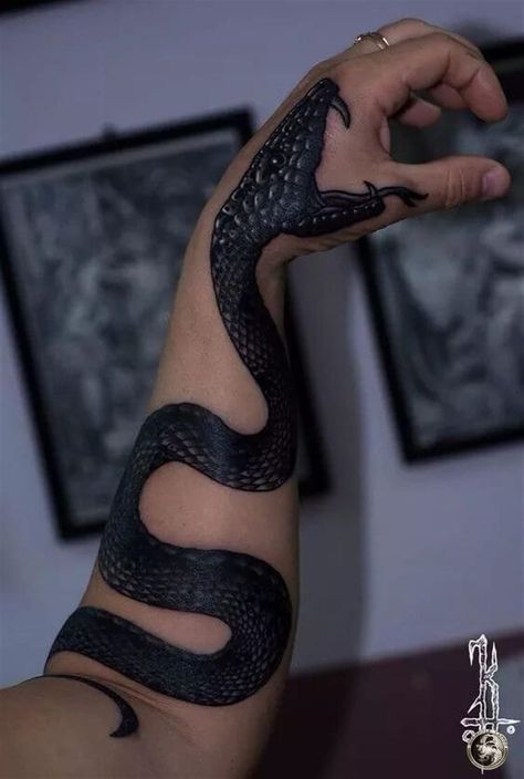 Snake Tattoo On Hand, A Snake Tattoo, Black Snake Tattoo, Professional Tattoo Kits, Cobra Tattoo, Tattoo Snake, Tattoo On Hand, Serpent Tattoo, Buddha Tattoos