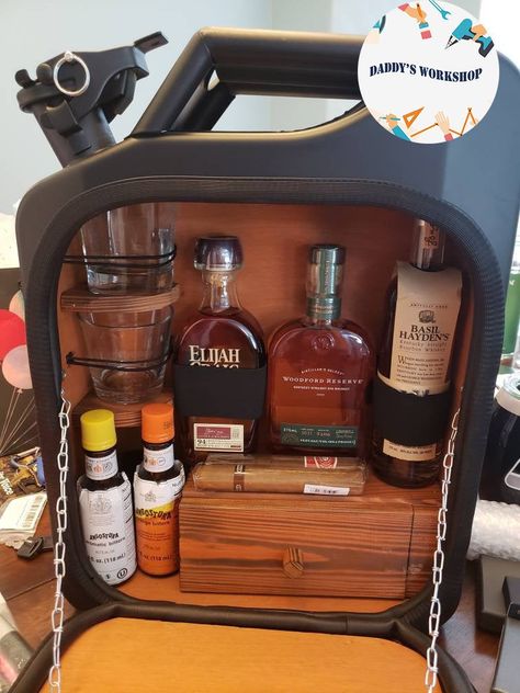 Alcohol Cabinet, Jerry Can Mini Bar, Bar Portable, Bar Alcohol, Alcohol Bar, Bar Mini, Bourbon Bar, Liquor Bar, Portable Bar