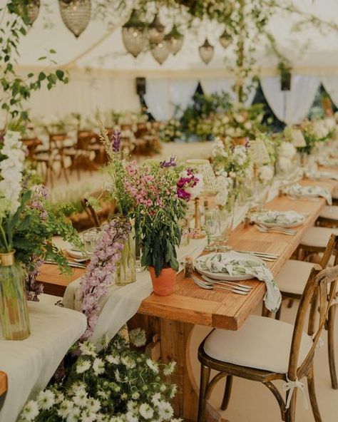 THE WEDDING EDITION on Instagram Herb Garden Wedding, Marquee Garden Party, Uk Garden Wedding, Garden Party Inside, Garden Party Tablescapes, Garden Wedding Tent, Garden Party Tent, Garden Party Wedding Reception, Marquee Wedding Decoration