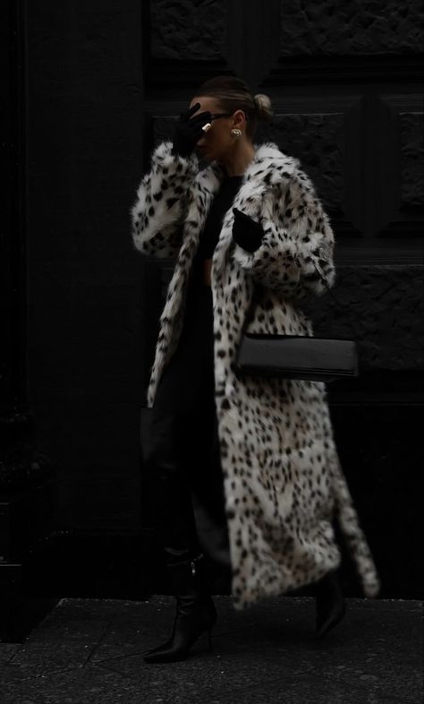 Faux Fur Coats Outfit, Casual Brunch Outfit, Fur Coat Outfit, Cold Weather Outfits, Coat Outfits, Fur Fashion, You Rock, Outfit Inspo Fall, Outfits Women