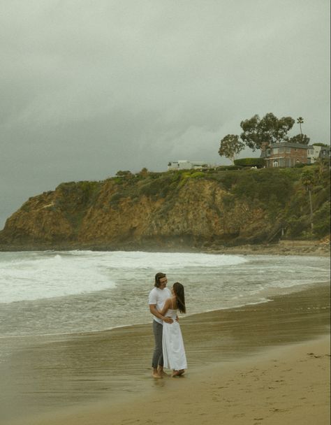 couple shoot, white dress, engagement, wedding pictures, beach Summer Engagement Photos White Dress, Hawaii Engagement Pictures, White Dress Engagement Pictures, Dean Unglert, White Dress Engagement, Beach Engagement Pictures, Styled Engagement Shoot, Photoshoot Outdoor, Dress Engagement