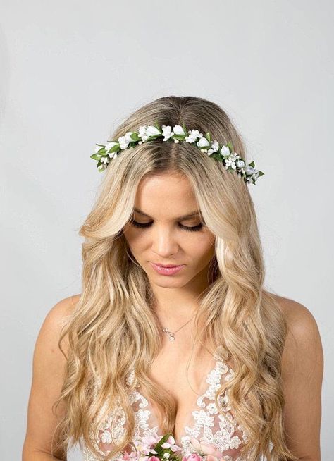 Ethereal Elegance: Dreamy Party Hairstyle Ideas for Enchanted Evenings" Flower Crown Wedding Hair, Simple Flower Crown, Flower Crown White, Wedding Hair Flower Crown, Flower Wreath Hair, White Flower Crown, Flower Crown Bride, Bridal Floral Crown, Wedding Hair Head Piece