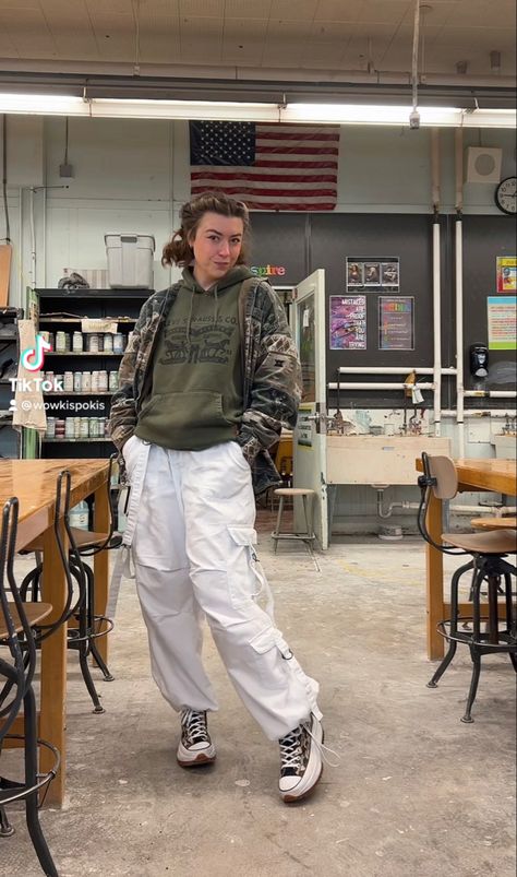 Run Hike Converse Outfit, Hiking Pants Outfit, Cargo Pants Outfit Aesthetic, Ocean Grunge, Converse Run Star Hike Outfit, Earth Grunge, Thrifted Pants, Tea Clothes, Granola Style