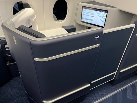 Air France A350 Business Class: Best In Europe? Cabin Food, Fly Air, Business Class Seats, First Class Seats, Airbus A350, Amenity Kits, Going Places, Modern Cabin, Air France