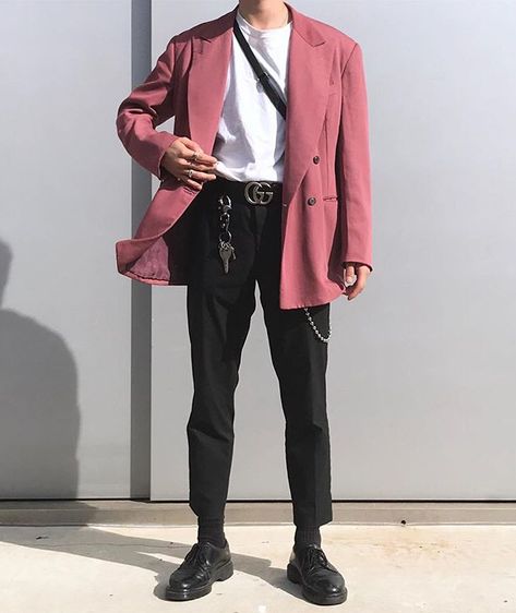 Eboy Aesthetic Outfits Men Chains, Eboy Aesthetic Outfits Men Black, Black Eboy, Pink Blazer Men, Eboy Aesthetic Outfits Men, Eboy Aesthetic Outfits, Eboy Aesthetic, How To Wear Blazers, Aesthetic Outfits Men