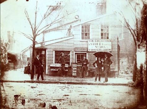 These rare shots from America in the 1840's are some of the earliest known photos. Men Posing, History Journal, History Jokes, Wilde Westen, Early Photos, Rare Images, History Of Photography, Historical Images, Rare Pictures