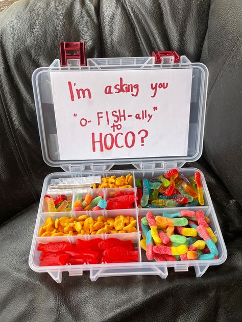 Ring Pop Hoco Proposal, Cute Ways To Ask Someone To Sadies, Crazy Hoco Proposals, Book Promposal Ideas, High School Dance Proposal Ideas, Nerds Hoco Proposal, Tip Off Dance Proposals, Dance Posals Ideas, Up Hoco Proposal