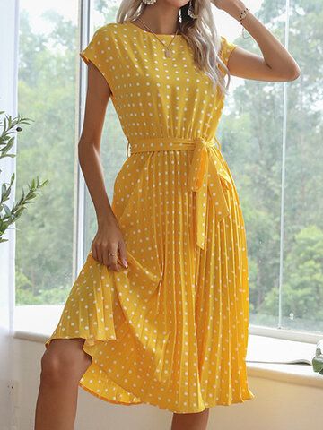 I found this amazing Women Sleeveless Pleated O-neck Dot Print Dress with Belt with US$32.99,and 14 days return or refund guarantee protect to us. --Newchic Mens Spring Outfits, Summer Dresses Knee Length, Dresses Knee Length, Midi Dress Elegant, Cute Modest Outfits, Polka Dot Shorts, Belted Midi Dress, Woman Weaving, Mid Length Skirts